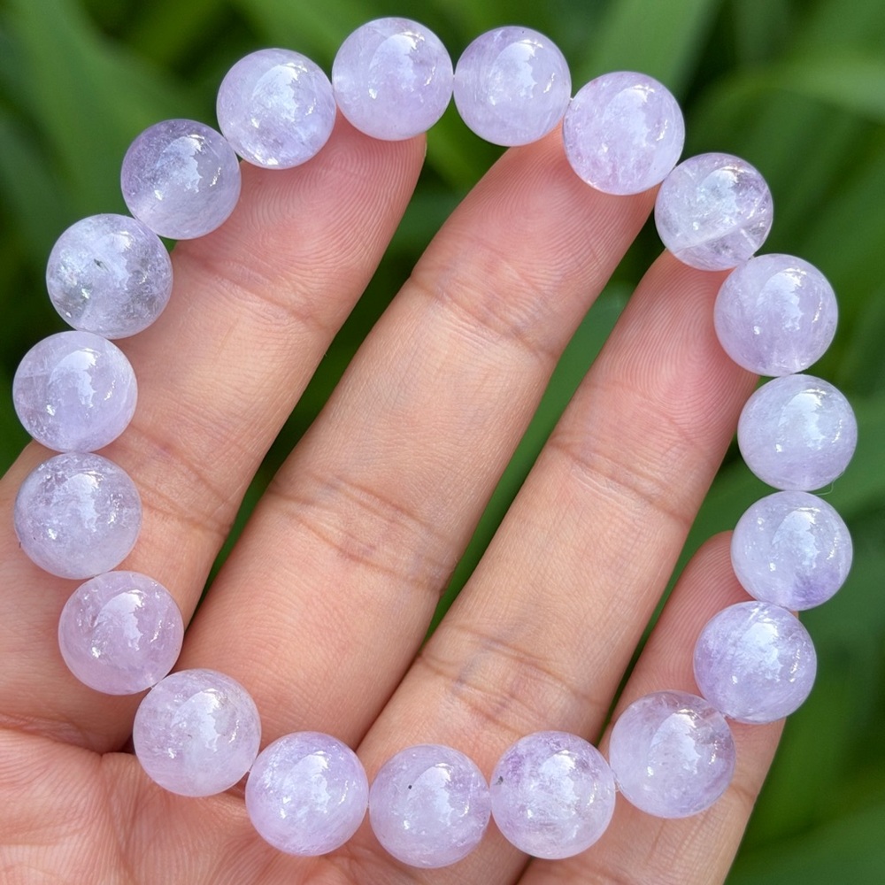 10.5mm stretchable lavender amethyst‎ bracelet 0692